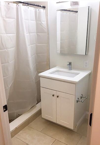 Building Photo - 3381R Washington St