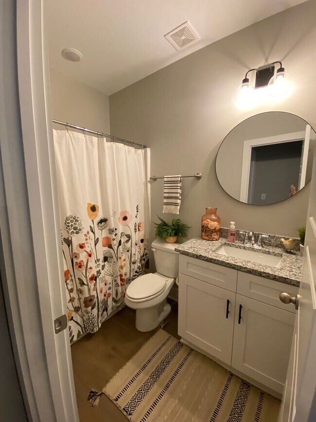 Building Photo - Fox Run Village Duette with Amenities