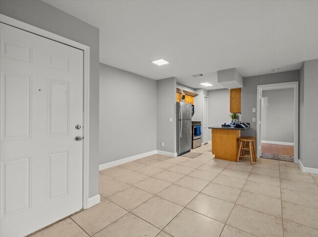 Building Photo - 230 Thorntree Pl