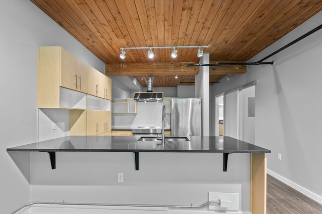 Building Photo - Modern Air Conditioned South Lake Union Loft