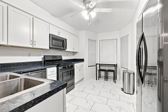 Building Photo - 6425 Pinebark Way