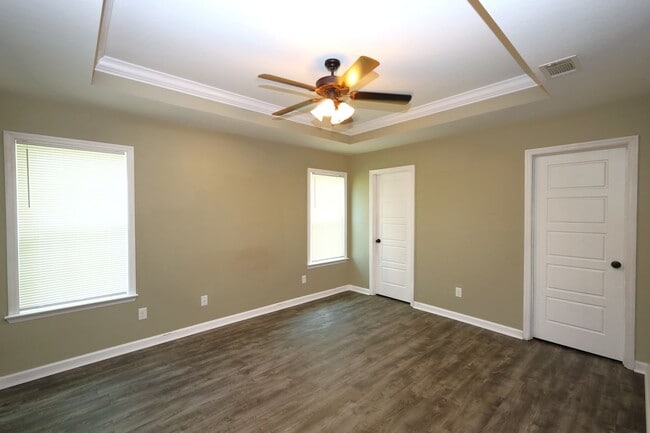 Building Photo - 1499 San Bernardino Way