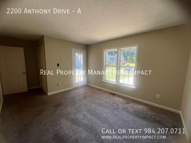 Building Photo - 2200 Anthony Dr