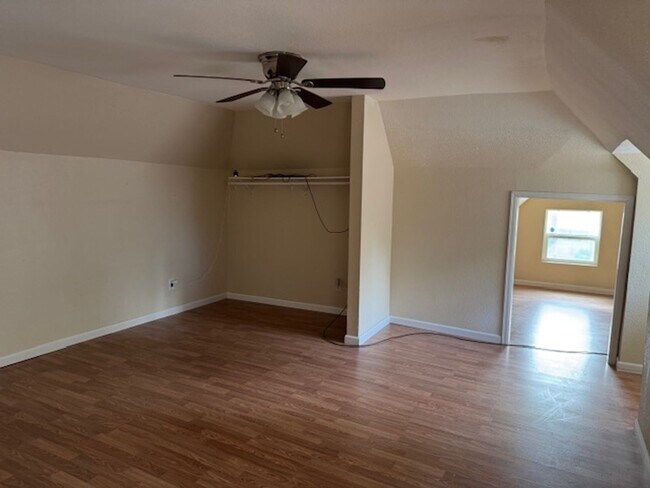 Building Photo - ALL PROSPECTIVE TENANTS MUST SUBMIT A $58 NON-REFUNDABLE APPLICATION FEE PER APPLICANT ONLINE AND...