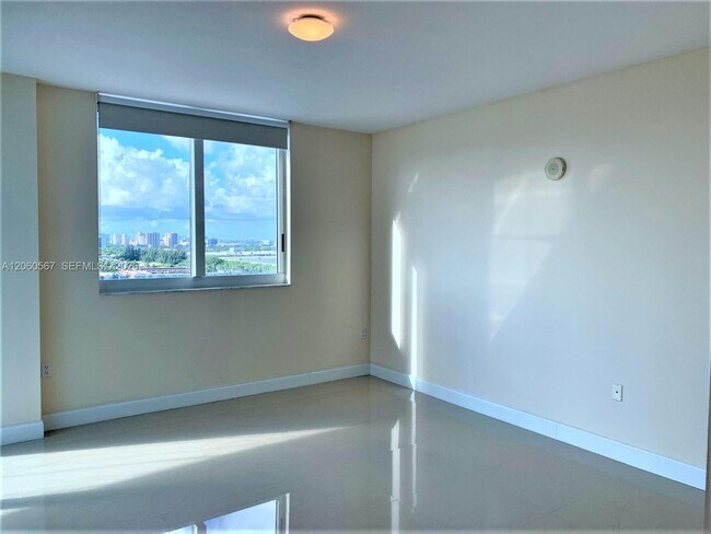 Building Photo - 1745 E Hallandale Beach Blvd