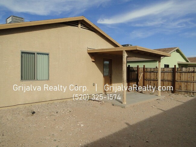 Building Photo - Spacious 4 BR House w/Garage  (36th St/Cam...