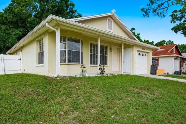 Building Photo - Single Family Home in Lake St George