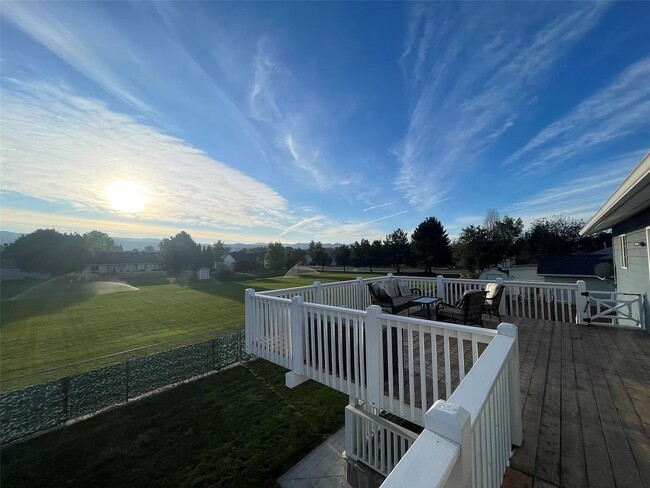 Building Photo - Spacious 4 bed/ 3 bath Hamilton Home