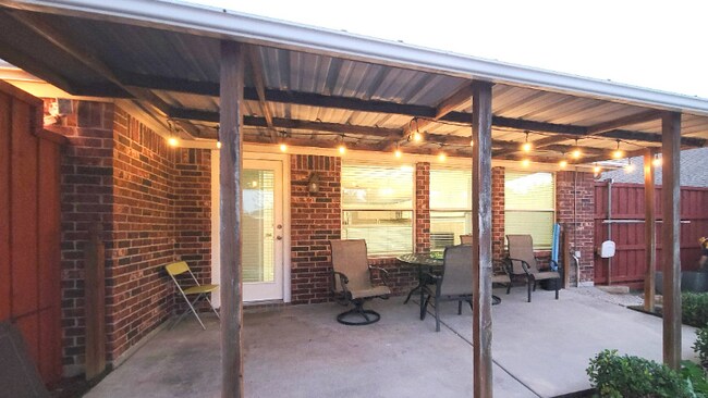 Building Photo - 2820 Golden Meadow Ave