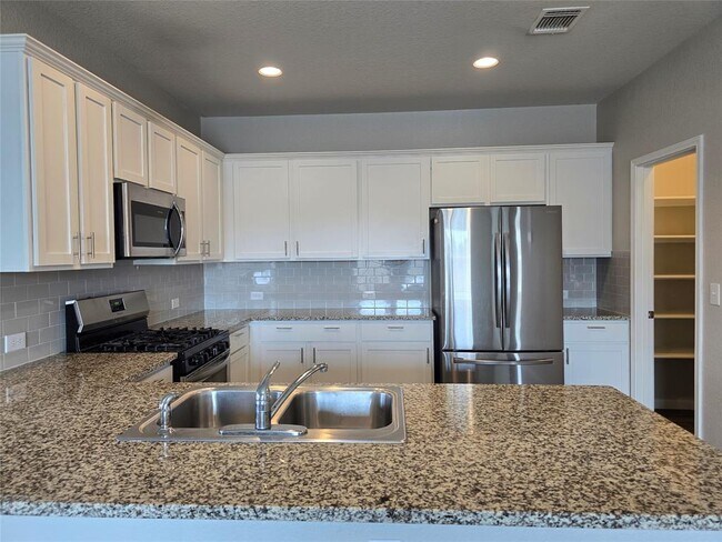 Building Photo - 101 Stellamar Dr