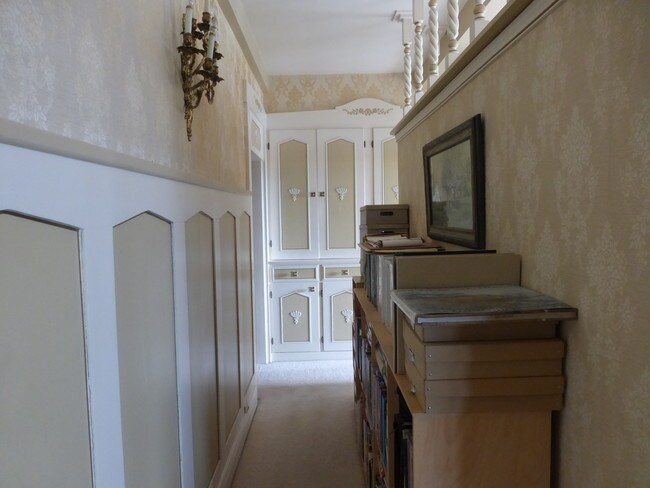 Building Photo - 211 W Highland Dr