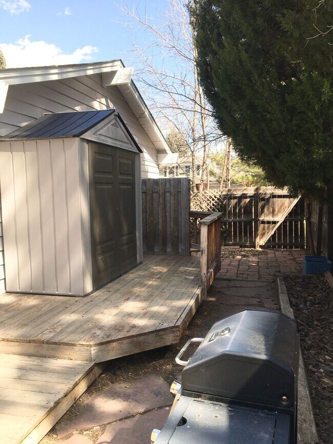 Building Photo - Beautiful & Spacious Home in Quiet Gunbarrel Neighborhood