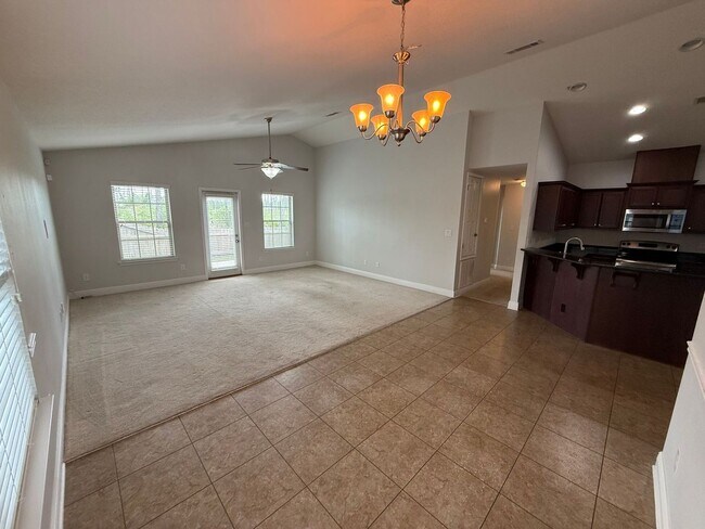 Building Photo - Pensacola - Weatherstone - 4 bedroom, 2 bathroom - w/ lawn care included