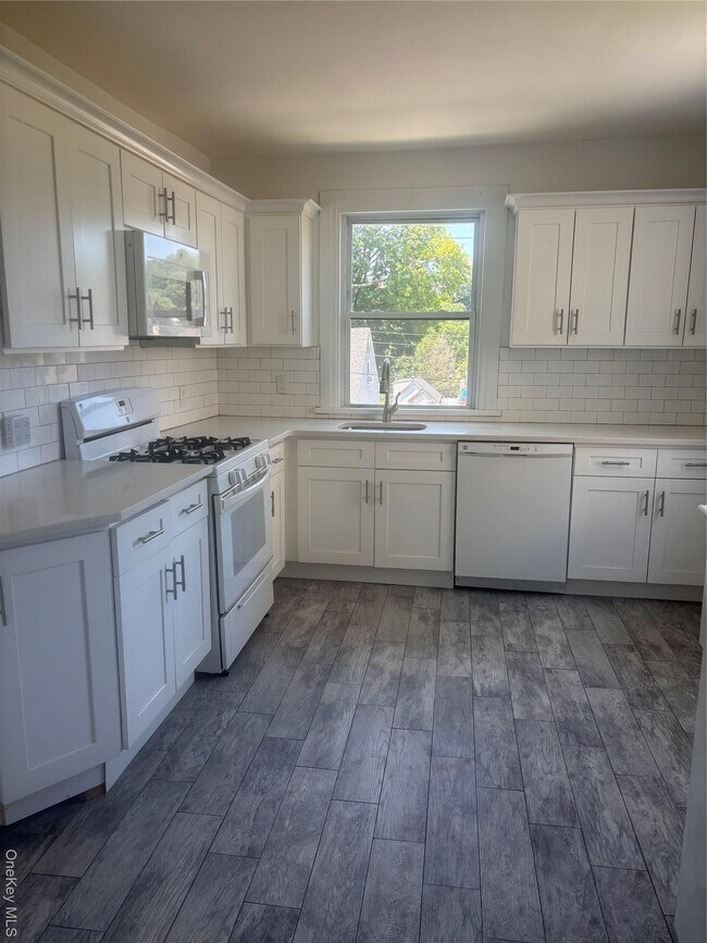 Building Photo - 174 Sedgwick Ave