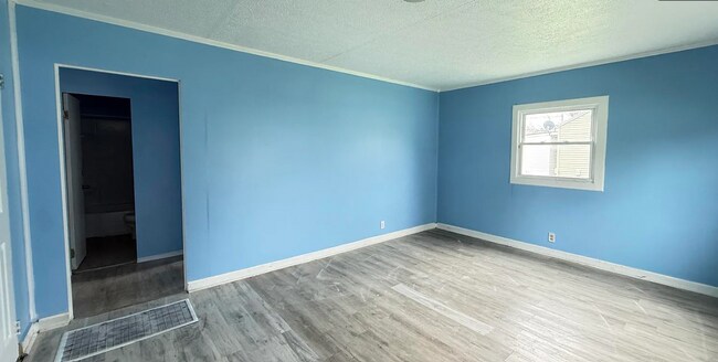 Building Photo - 2 bedroom house coming available SOON!