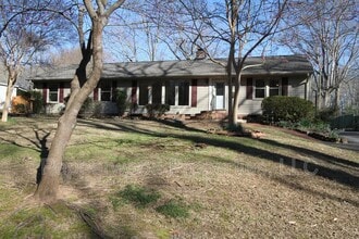 Building Photo - 327 N Park Dr