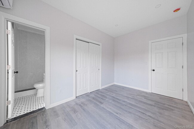 Building Photo - 224 Amber St