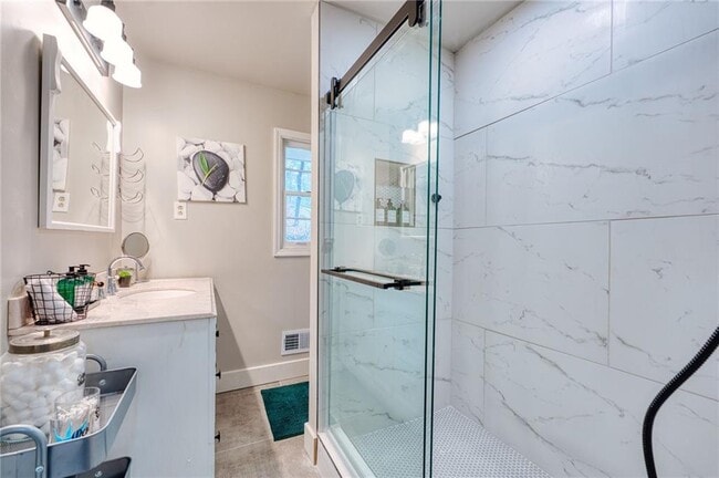 Building Photo - 2418 Brookdale Dr NE