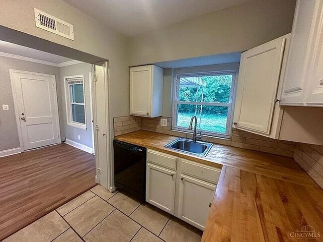 Building Photo - 1470 Antoinette Ave