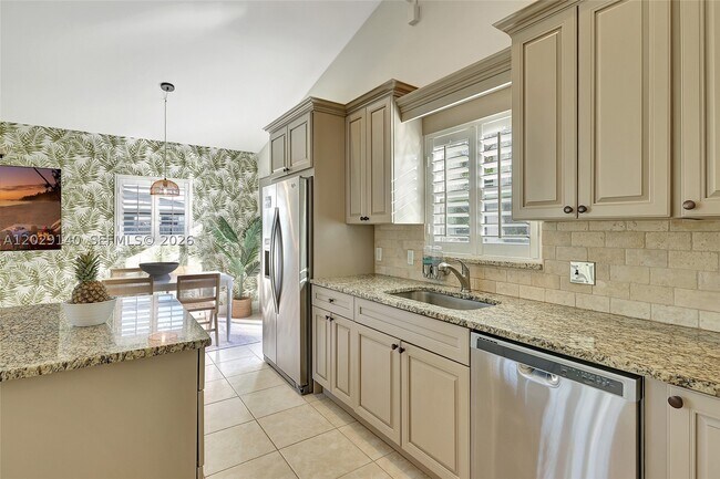Building Photo - 240 SE Tressler Dr