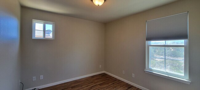 Building Photo - End Unit Condo In Highland Park Subdivision