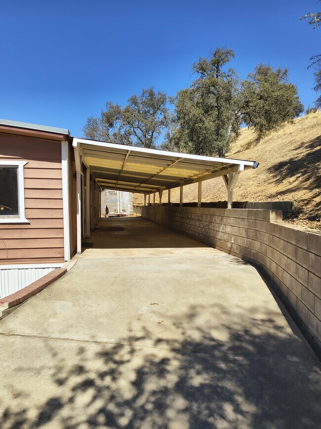 Building Photo - 35468 E Kings Canyon Rd