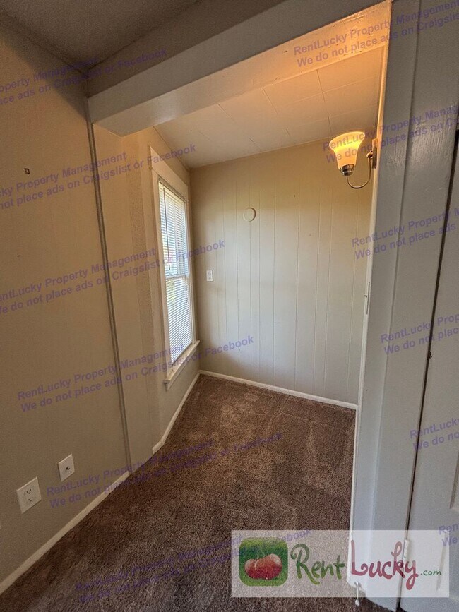 Building Photo - Singh Tacoma 4-Plex