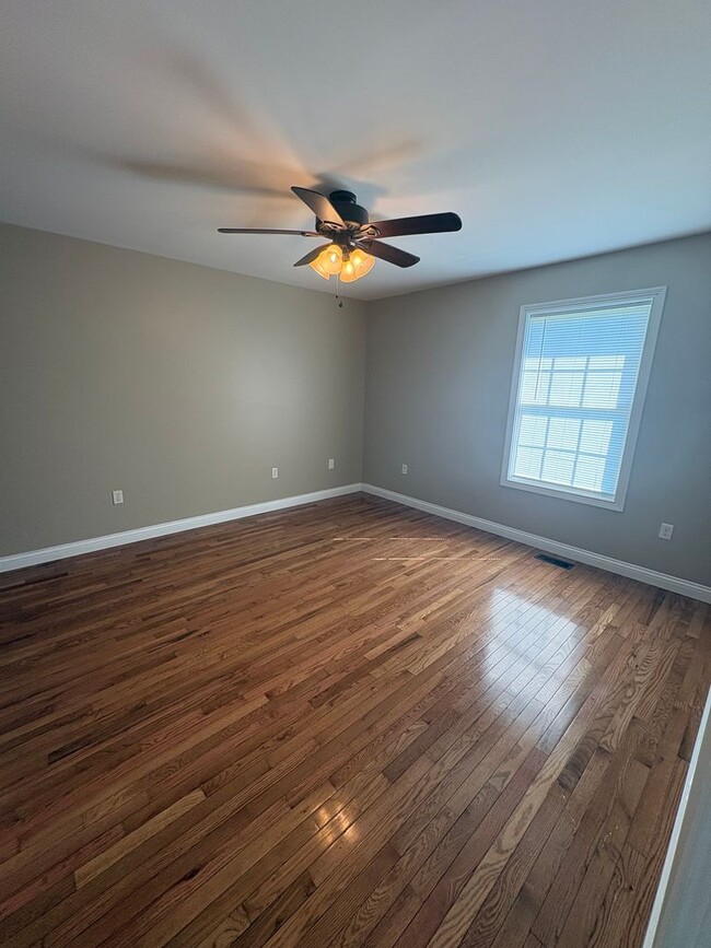 Building Photo - Charming 2BR/2BA Duplex in Mount Sterling –Washer/Dryer Included!