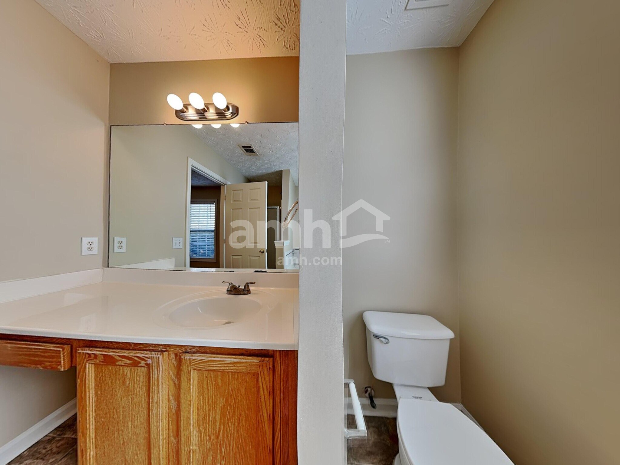 Building Photo - 1160 Hillary Ln