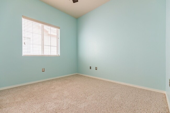 Building Photo - Inviting 4 Bed 2 Bath Home - Solar Panels & In The Golf Course Area!