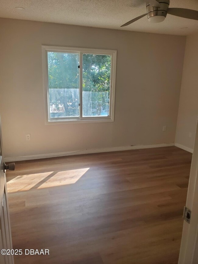 Building Photo - 814 N Halifax Ave