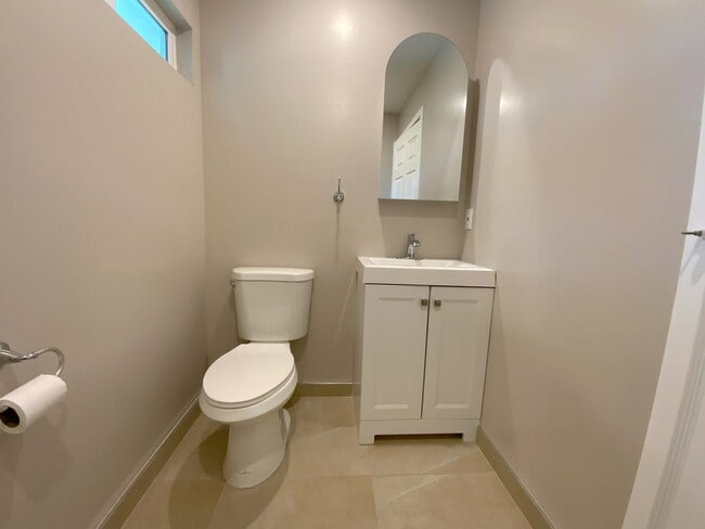 Building Photo - Discover Modern Living in Glendale's Newes...