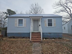 Building Photo - NEW LISTING!!!!!