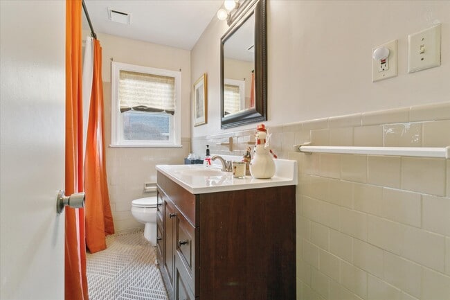 Building Photo - 18 S Greenfield Ave