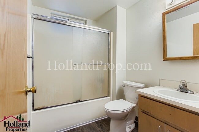 Building Photo - Charming Duplex Just Minutes from Downtown...