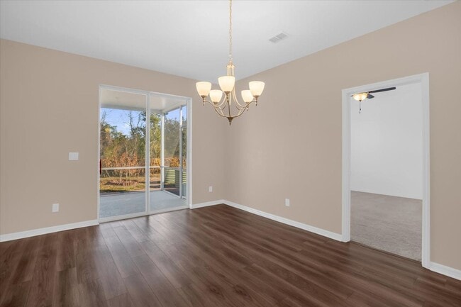 Building Photo - 591 Steerview St