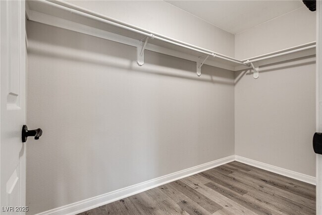 Building Photo - 5231 Dickens Dr