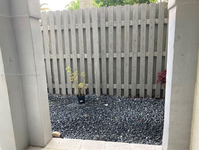 Building Photo - 1450 Springside Dr
