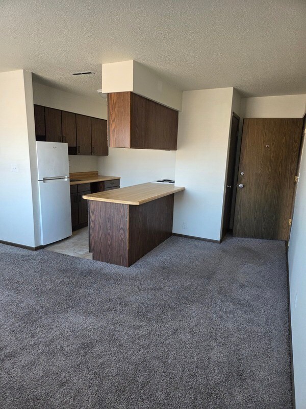 Building Photo - 980 Eisenhower Rd