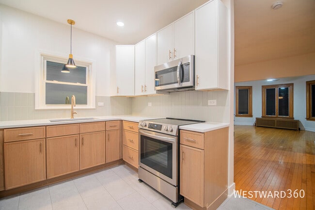 Building Photo - 4037 N Hamlin Ave