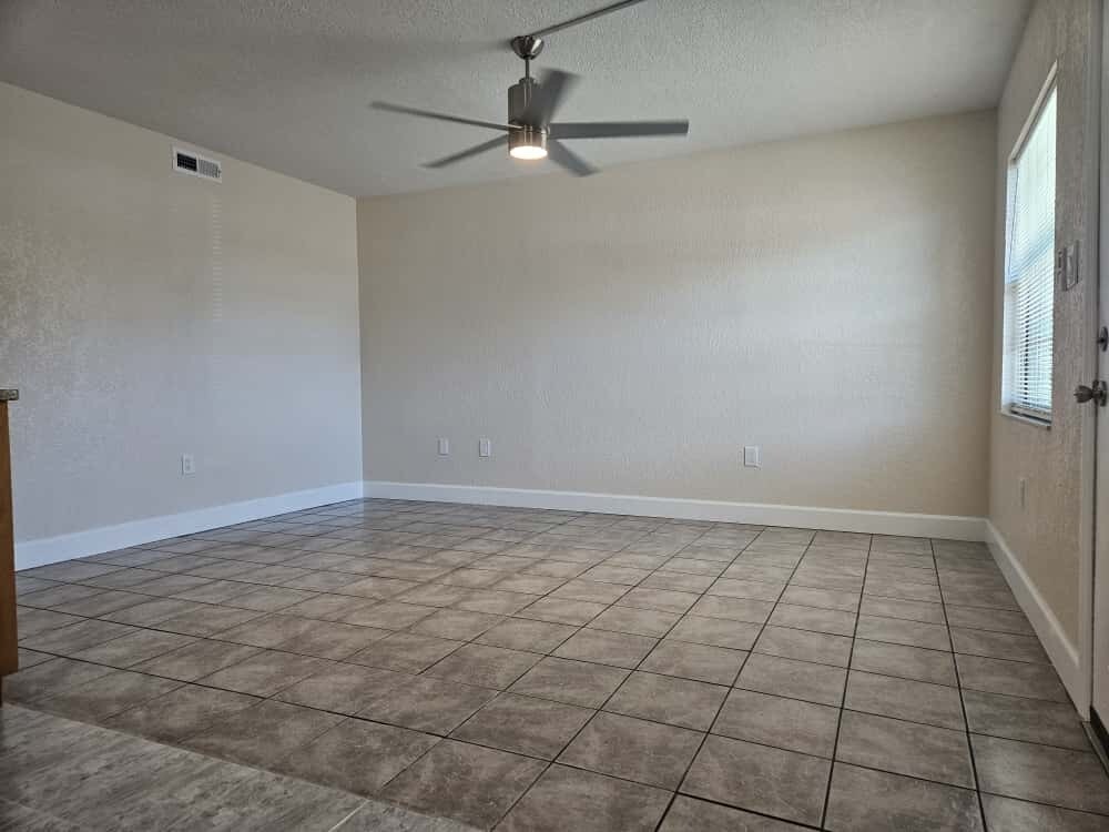 Building Photo - 4414 N Clark Ave