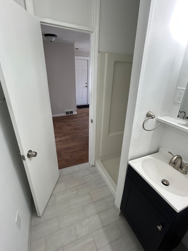 Building Photo - 1109 Adams St