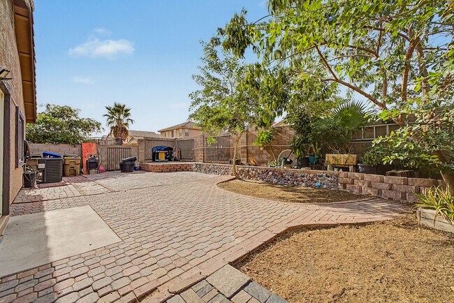 Building Photo - 21990 W Solano Dr
