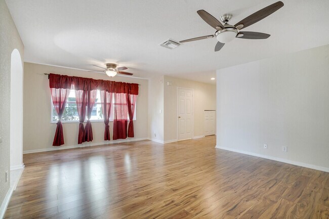 Building Photo - 785 Imperial Lake Rd