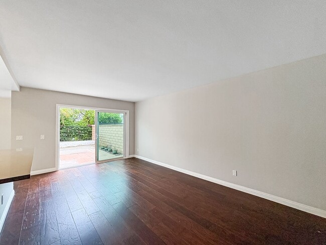 Building Photo - Beautiful 4B/3BA House w/ 2 Car Attached G...