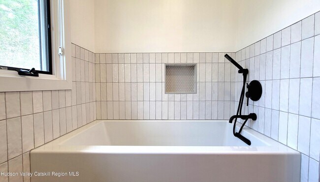 Building Photo - 90 Van Dale Rd