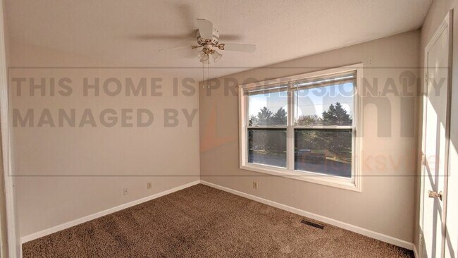 Building Photo - 1531 E Knollwood Cir