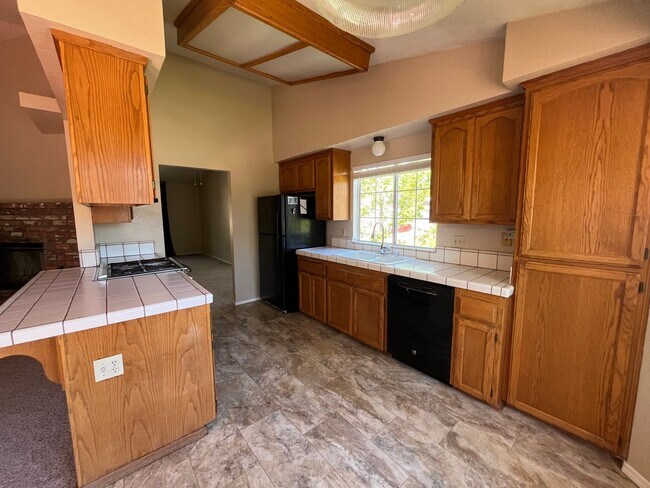 Building Photo - Mary Lake home! Must see!