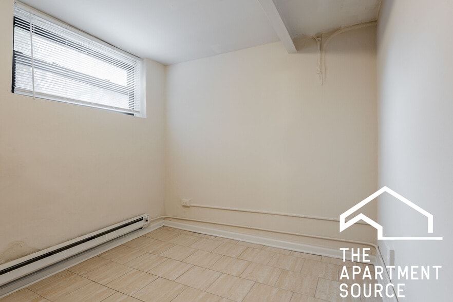 Building Photo - 2886 N Clark St