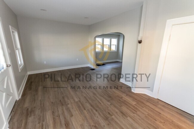 Building Photo - Charming 3-Bedroom Bungalow Near Garfield ...